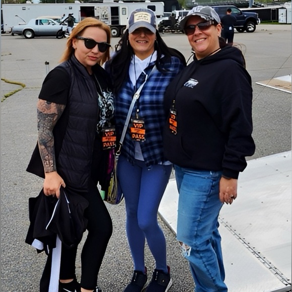 ❤️ Like to Bookmark my closet! Offers Welcome! - Picture 10 of 16